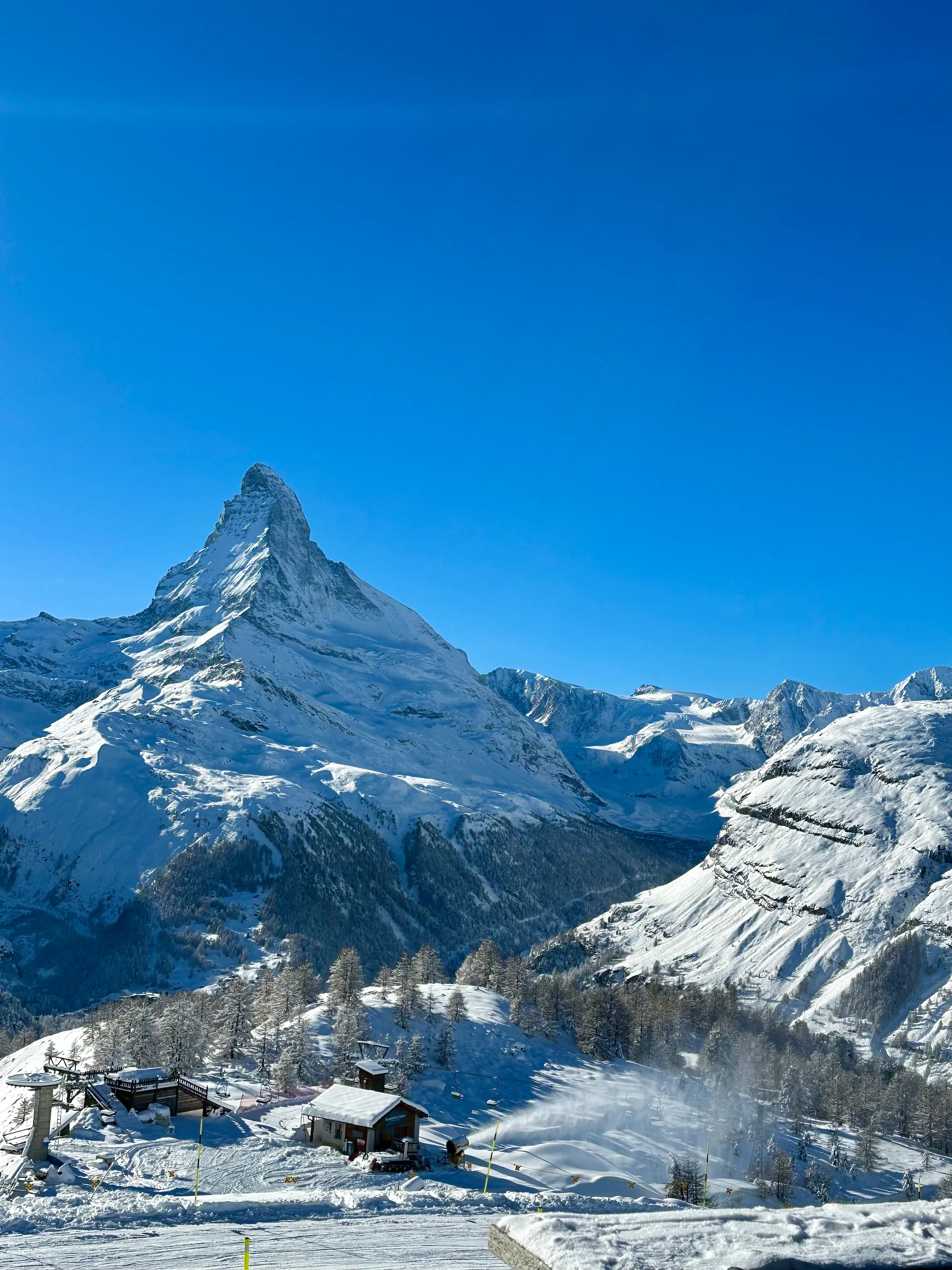 Snow-covered Verbier chalet in the Swiss Alps — INSIGHT winter operations