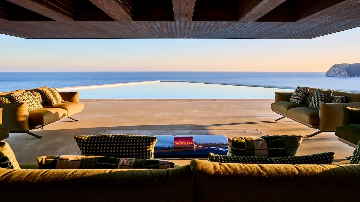 Luxury island destination, slide 3 — INSIGHT summer presence