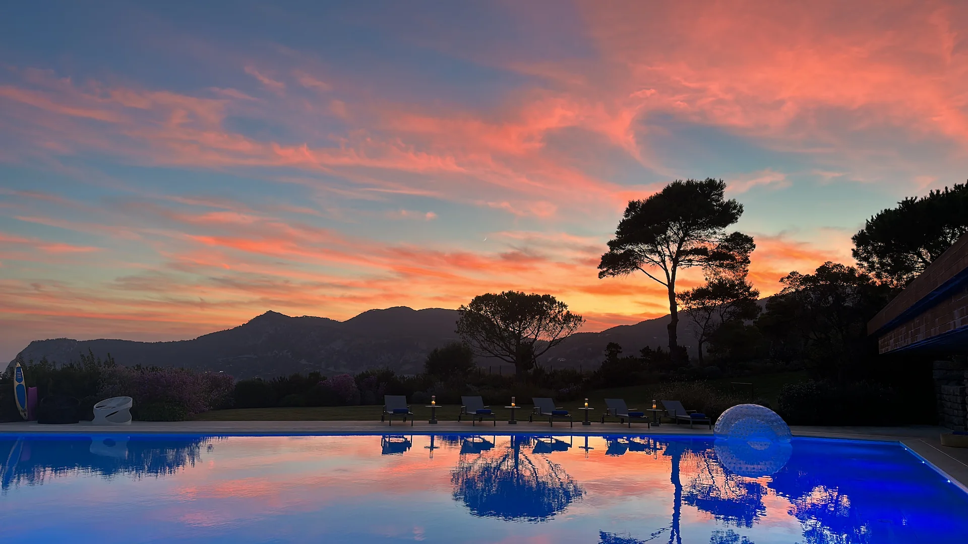 Luxury island destination, slide 5 — INSIGHT summer presence